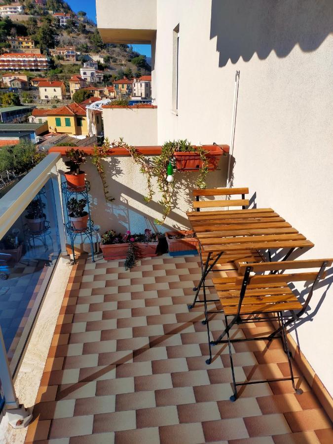 Appartamento Riviera Trilocale Wifi E Parcheggio Privato Ventimiglia Buitenkant foto